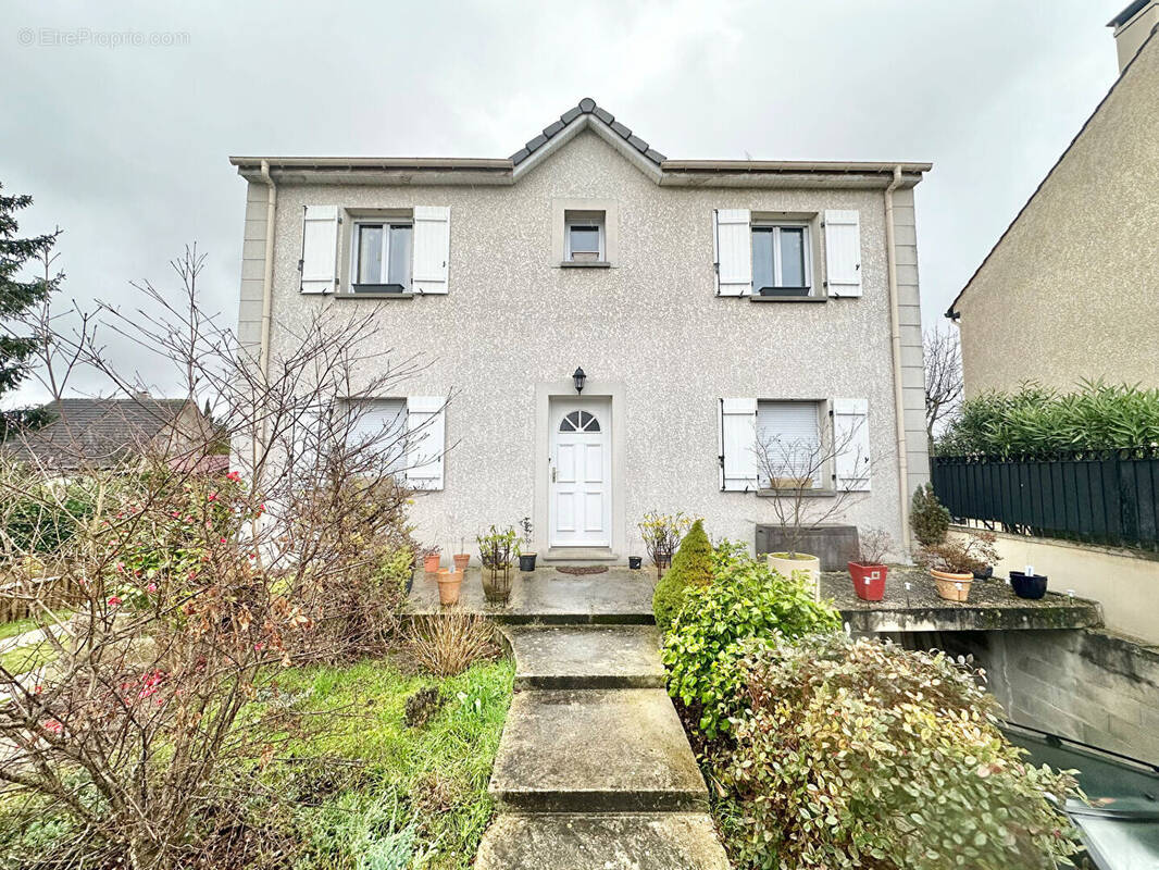Maison à SARTROUVILLE