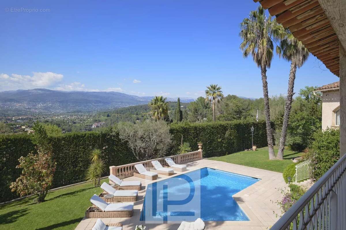 Très rare - Mougins Village - Propriété de charme avec potentiel et vue panoramique - photo 3
