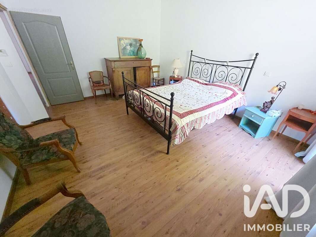 Maison 300 m² à Saint-Martin-Le-Pin  - photo 8
