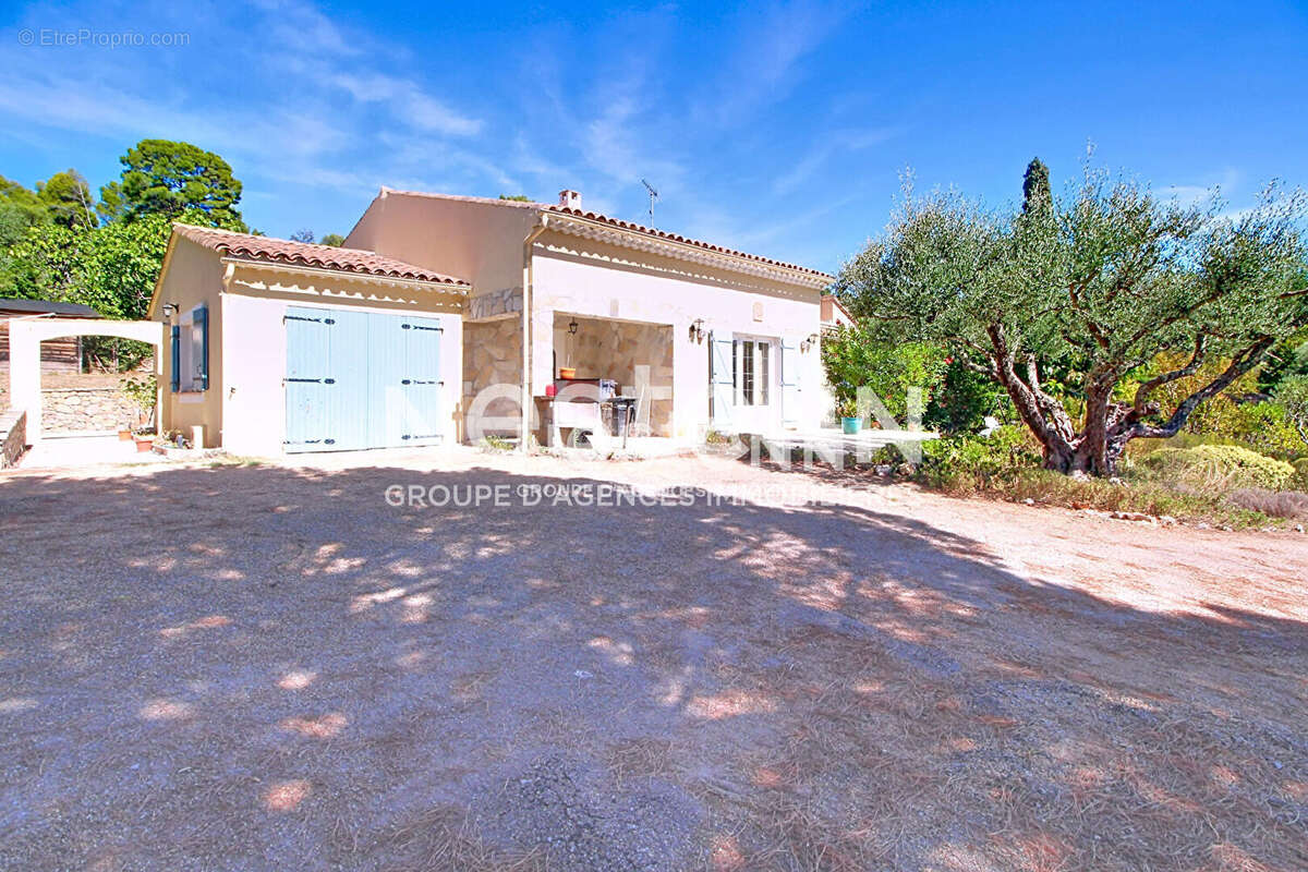 Maison à VILLECROZE