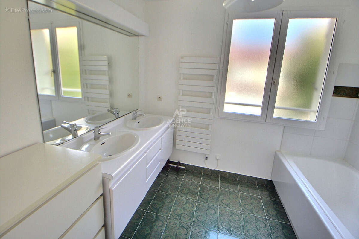 Maison à VERNEUIL-SUR-SEINE