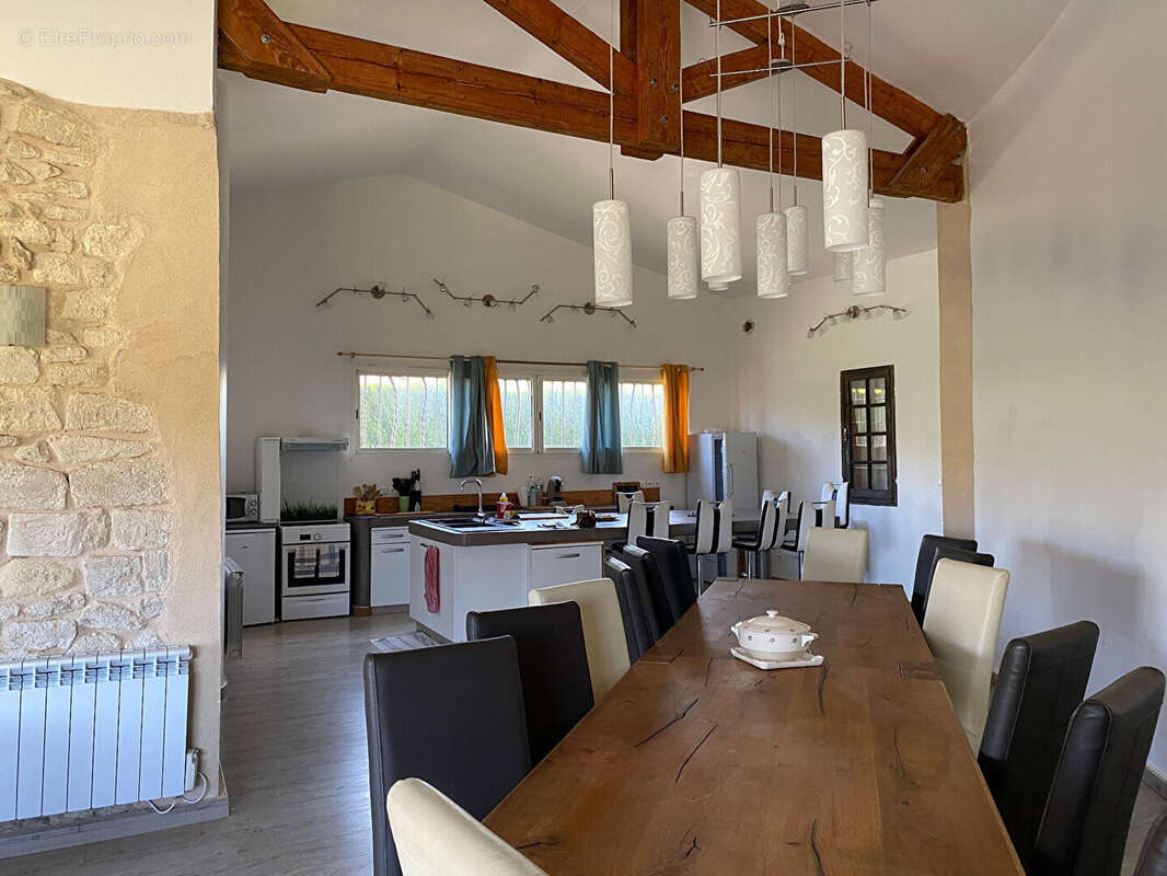 Maison à CAMIAC-ET-SAINT-DENIS