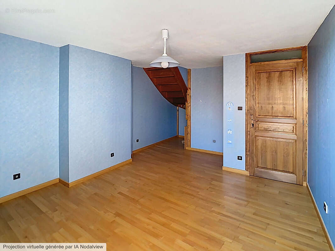 Maison de grande superficie au centre de Saint-Maurice-de-Satonnay - photo 12