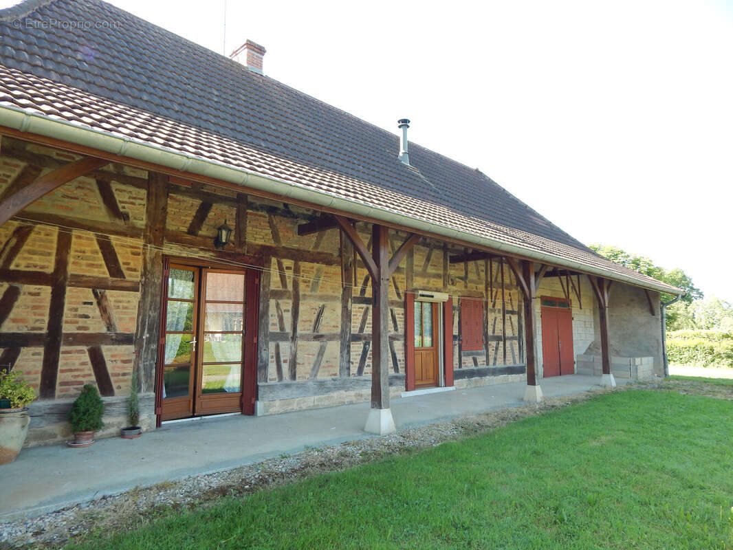 MAISON À VENDRE 100 M² ENVIRON - Maison à BLETTERANS