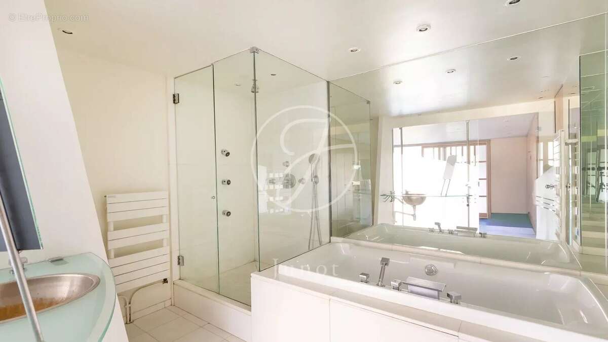 Appartement à PARIS-19E