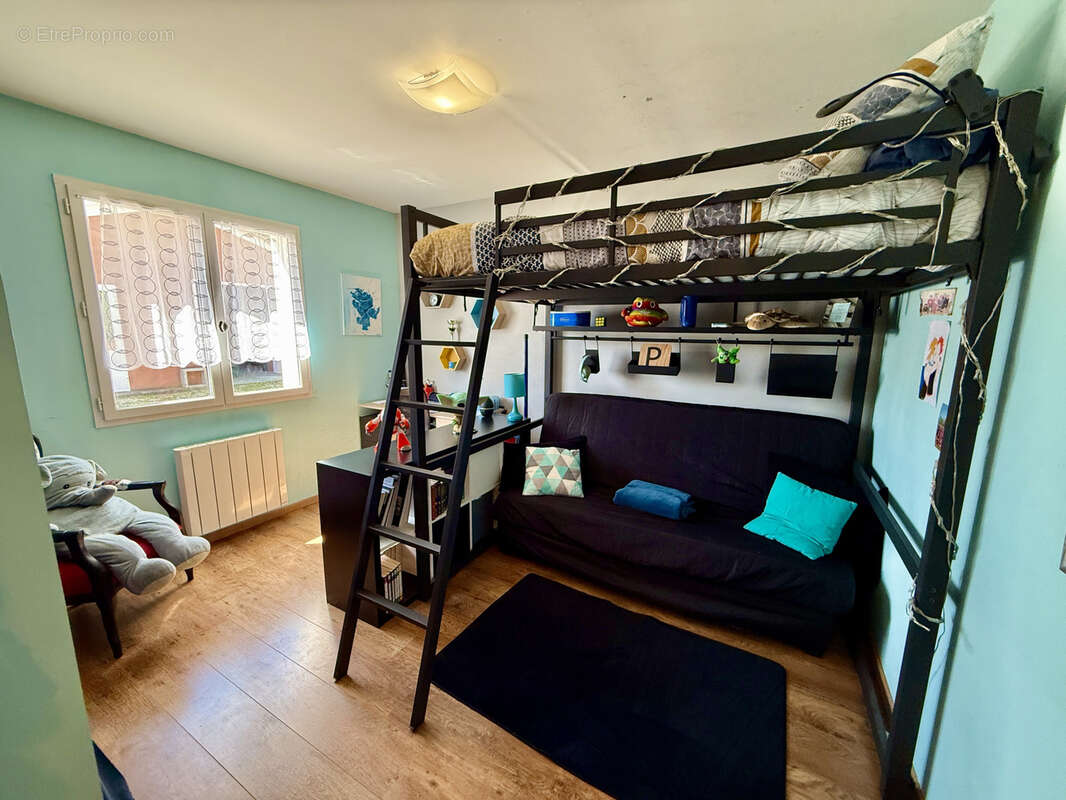 Maison à CRUZILLES-LES-MEPILLAT