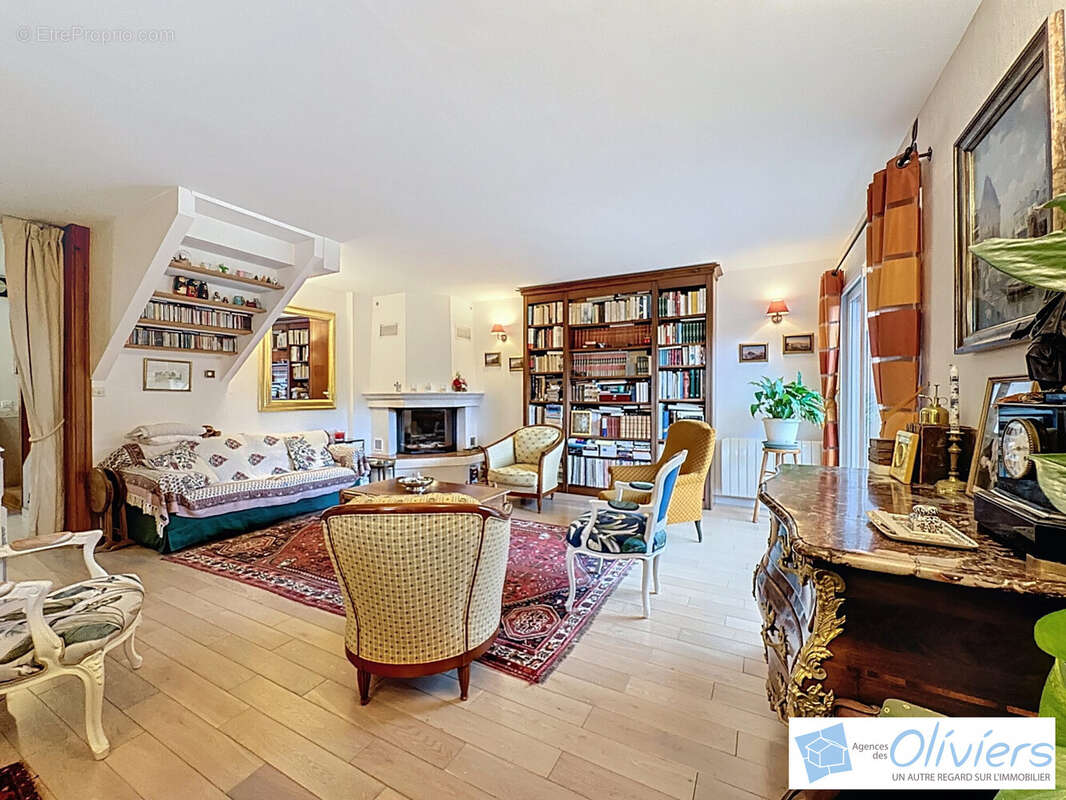 Maison à VOISINS-LE-BRETONNEUX