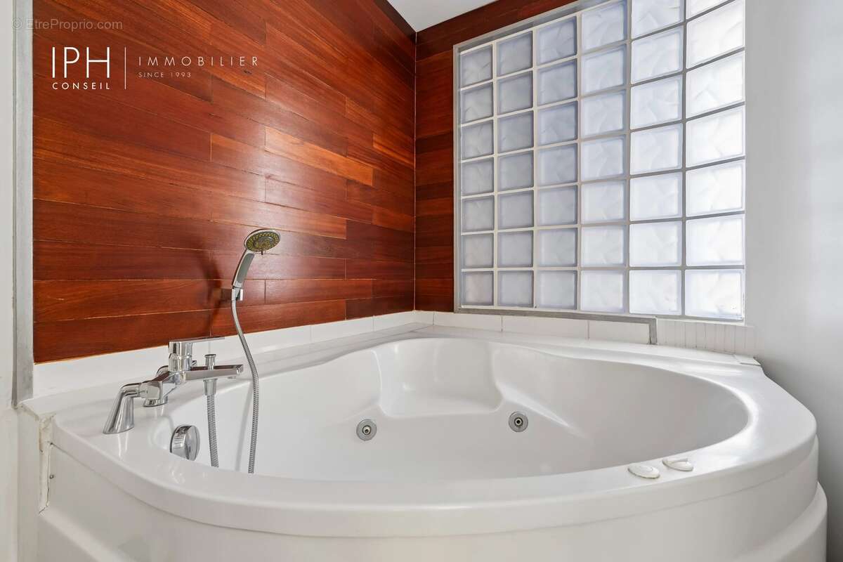 Appartement à LEVALLOIS-PERRET