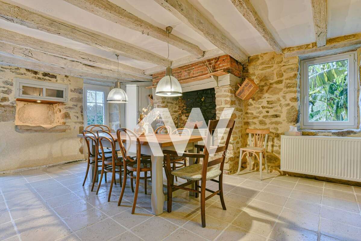 Maison à COMPREIGNAC