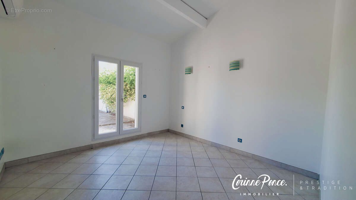 Aigues-mortes maison contemporaine avec piscine a proximite des remparts corinne ponce immo - photo 11