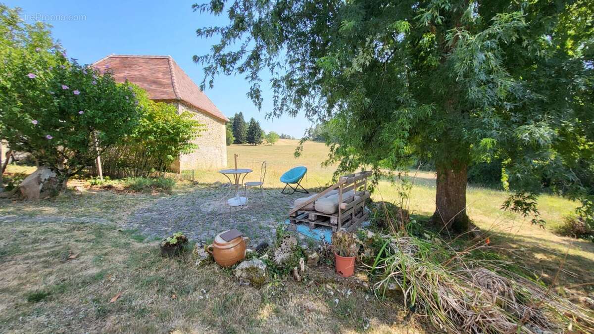 24140 Eyraud Crempse Maurens Maison ancienne en pierres  et petite grange sur parcelle de 3093 m² - photo 18