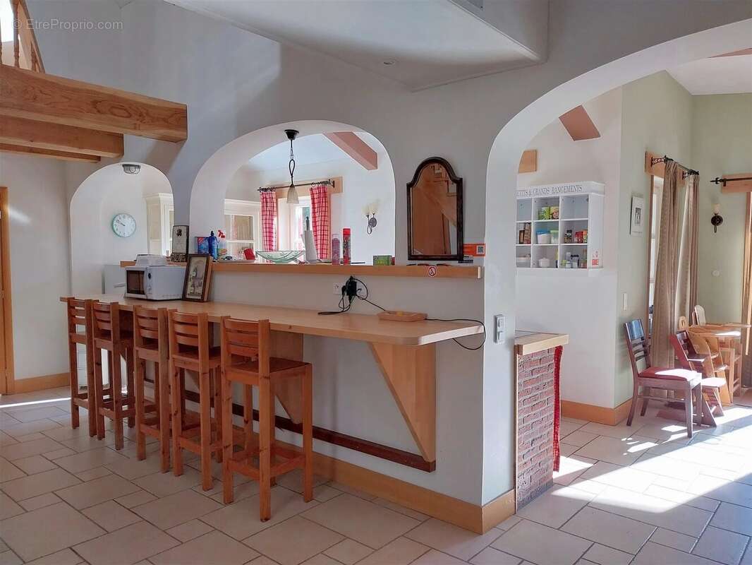 Maison à SAINT-SULPICE-LES-FEUILLES