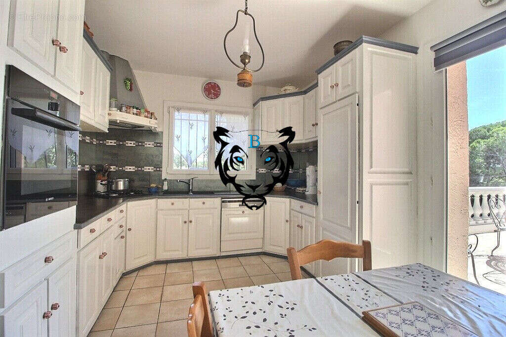 Maison à ROQUEBRUNE-SUR-ARGENS