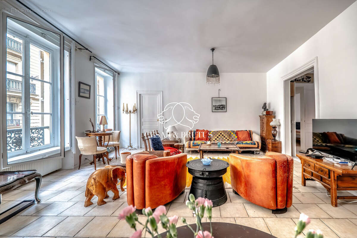 Appartement à PARIS-8E