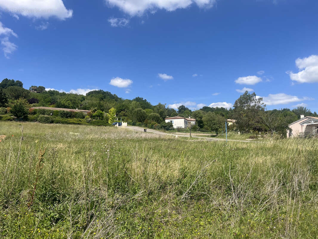 Terrain à REYNIES