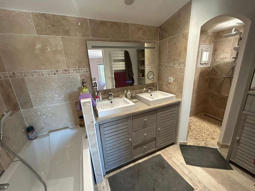 Maison à CHATEAUNEUF-DE-GADAGNE