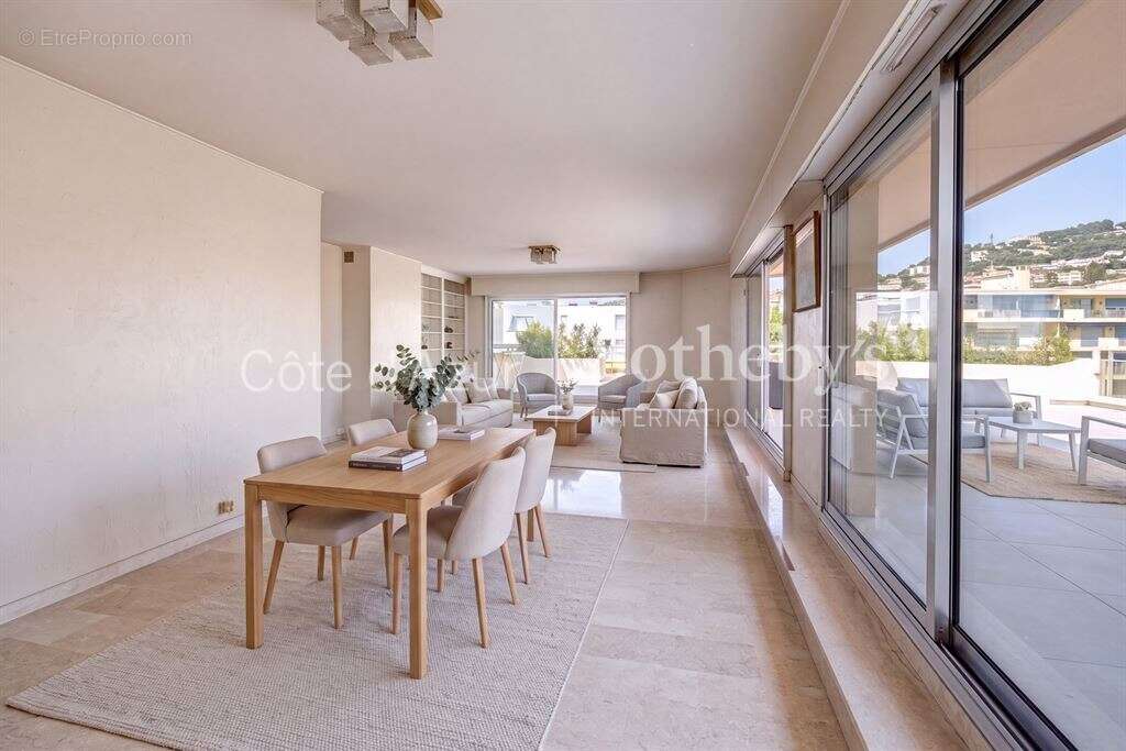 Cannes Basse Californie, appartement de 194 m² avec cinq chambres et 135 m² de terrasses - photo 10