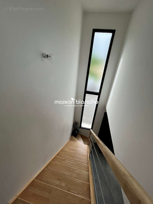Maison à MONTREUIL-JUIGNE