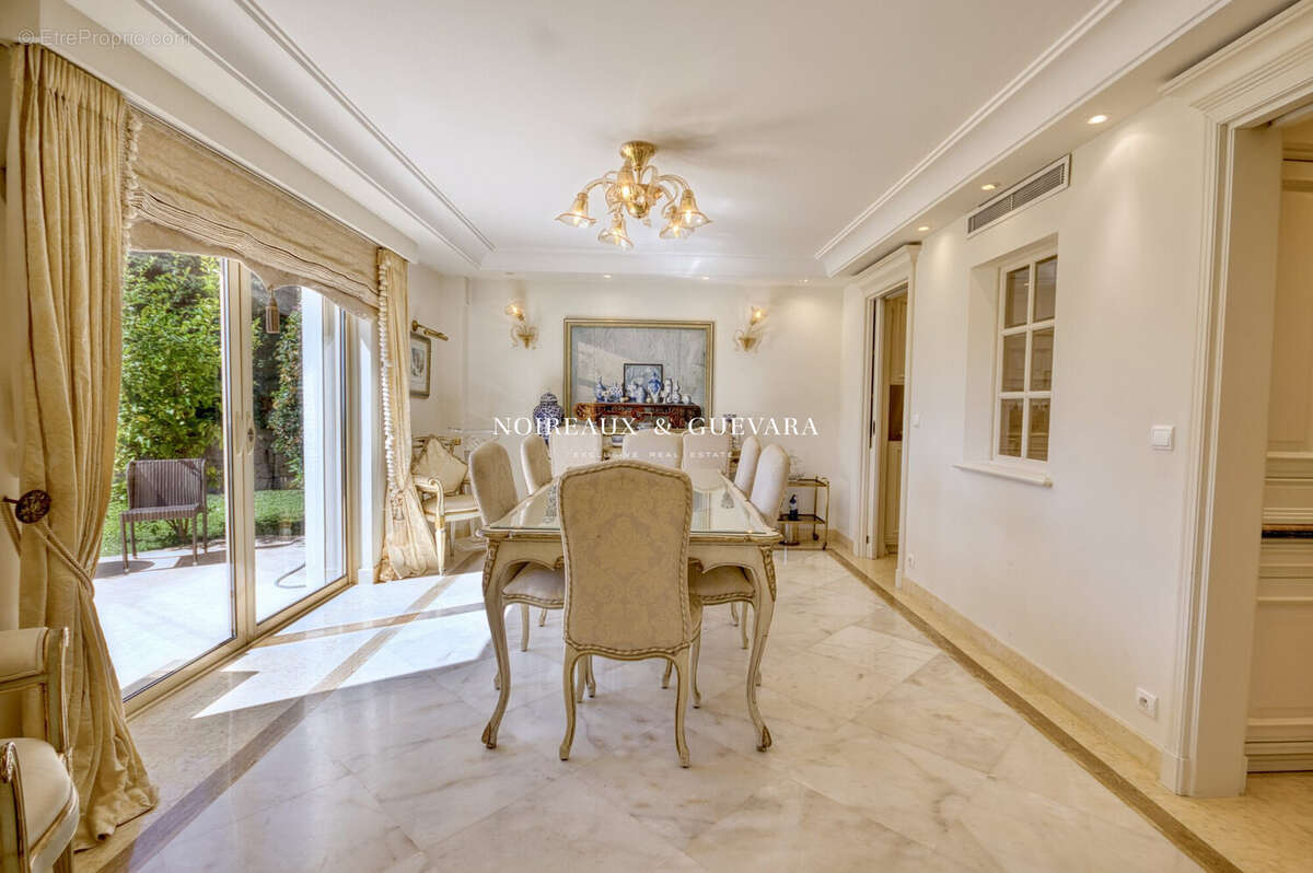 Maison à MANDELIEU-LA-NAPOULE