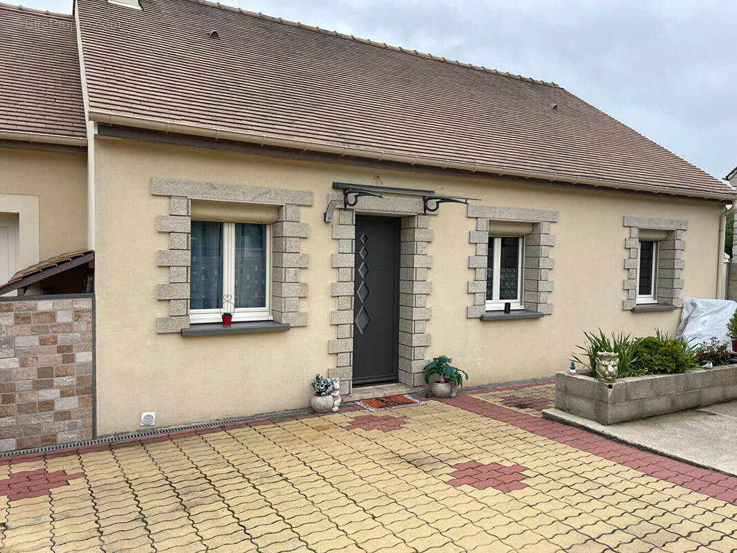 Maison à BRIERES-LES-SCELLES