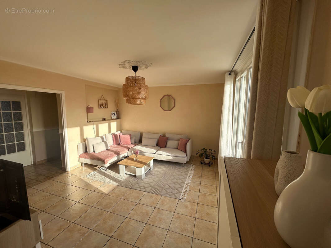 Appartement à MEYZIEU
