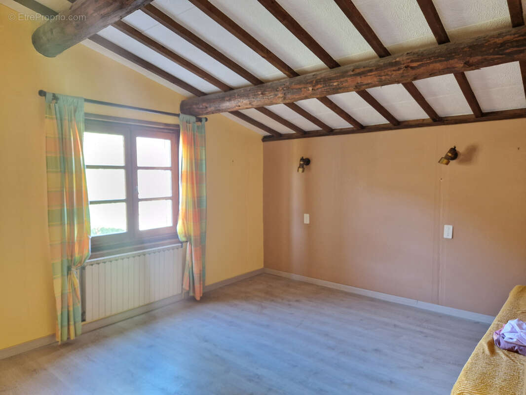 Maison à AUBRES