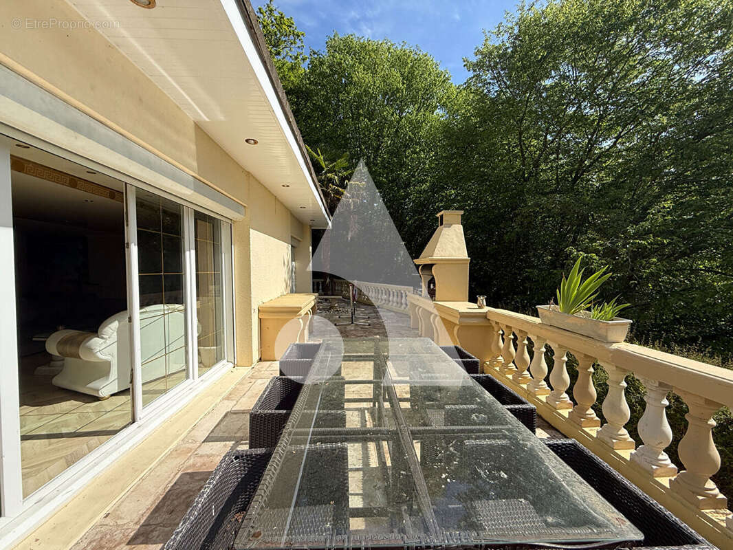 Maison à ARNIERES-SUR-ITON