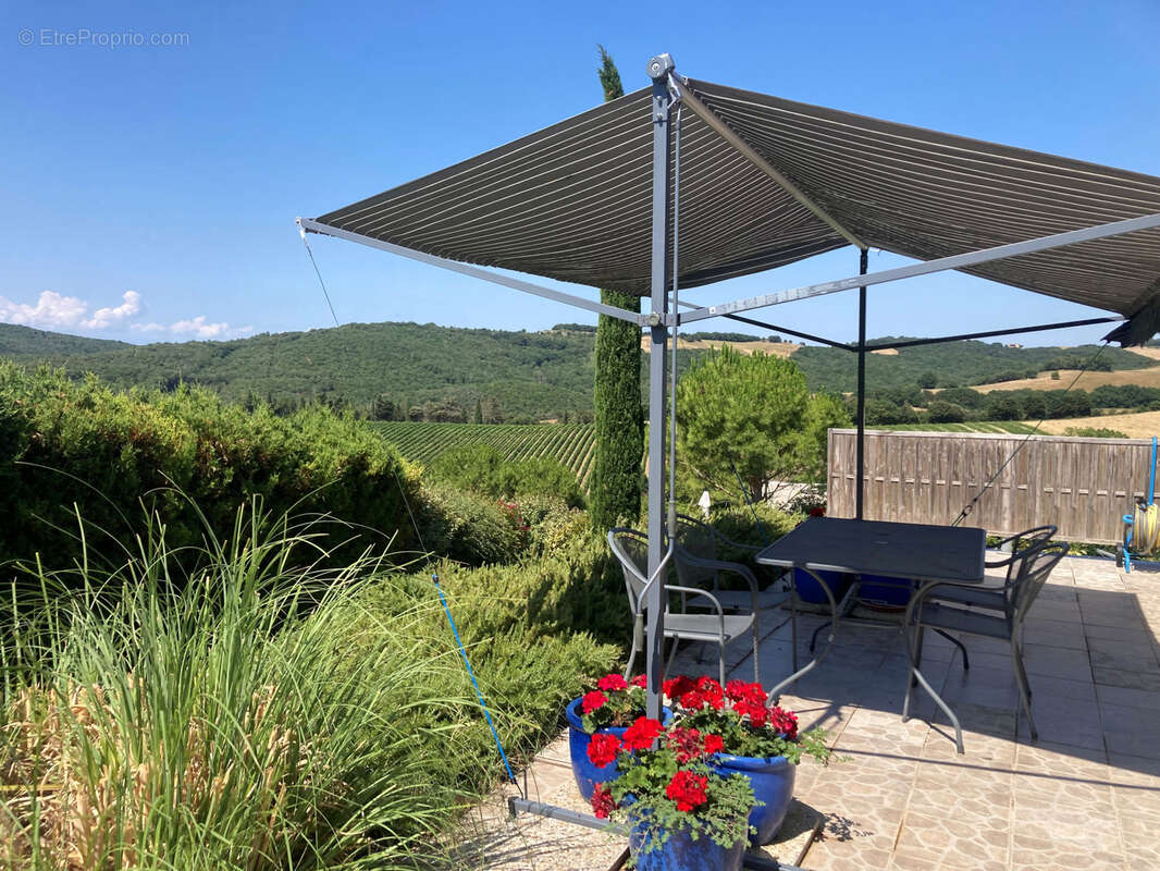 Entre Limoux et Carcassonne, 2 villas jumelées sur terrain avec piscine, double garage, terrasses, atelier. - photo 17