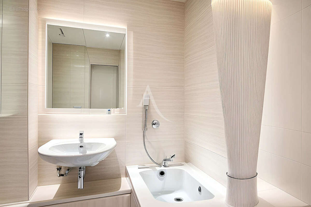 Appartement à PARIS-15E