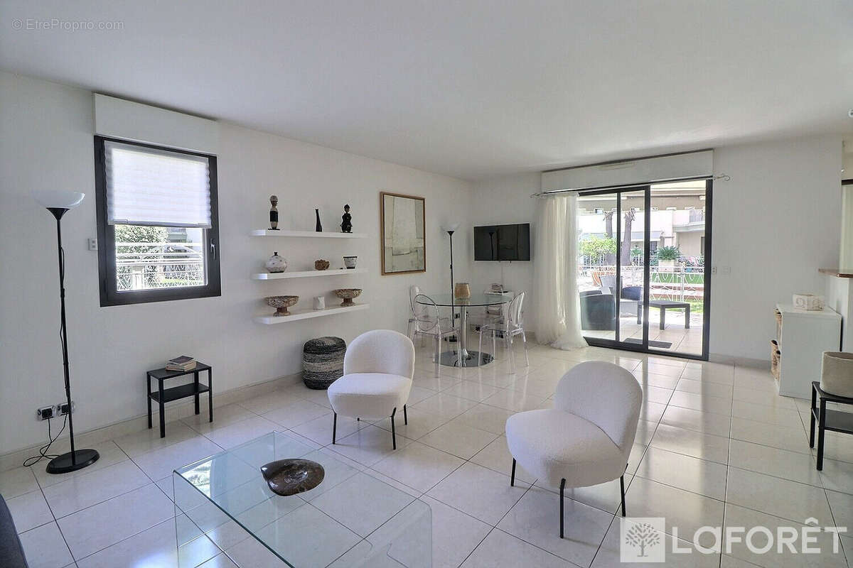 Hyères Centre -  Appartement de standing dans une résidence prisée. - photo 2