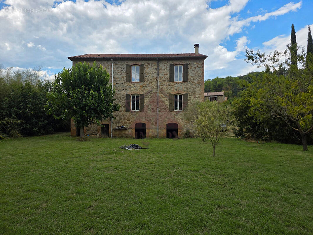 Maison à MEYRANNES