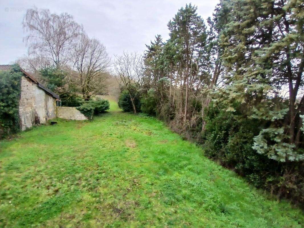 Maison en pierre à rénover avec grange   beau potentiel ! - photo 9