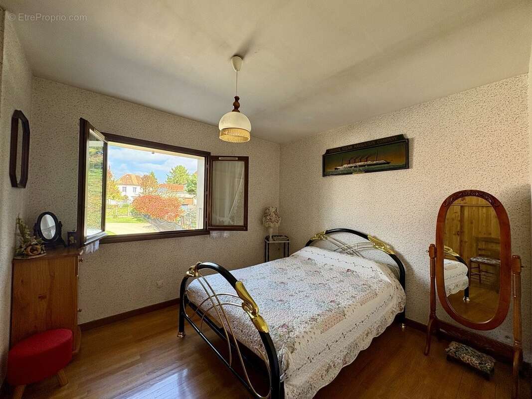 Maison à SAINT-DIDIER-DE-LA-TOUR