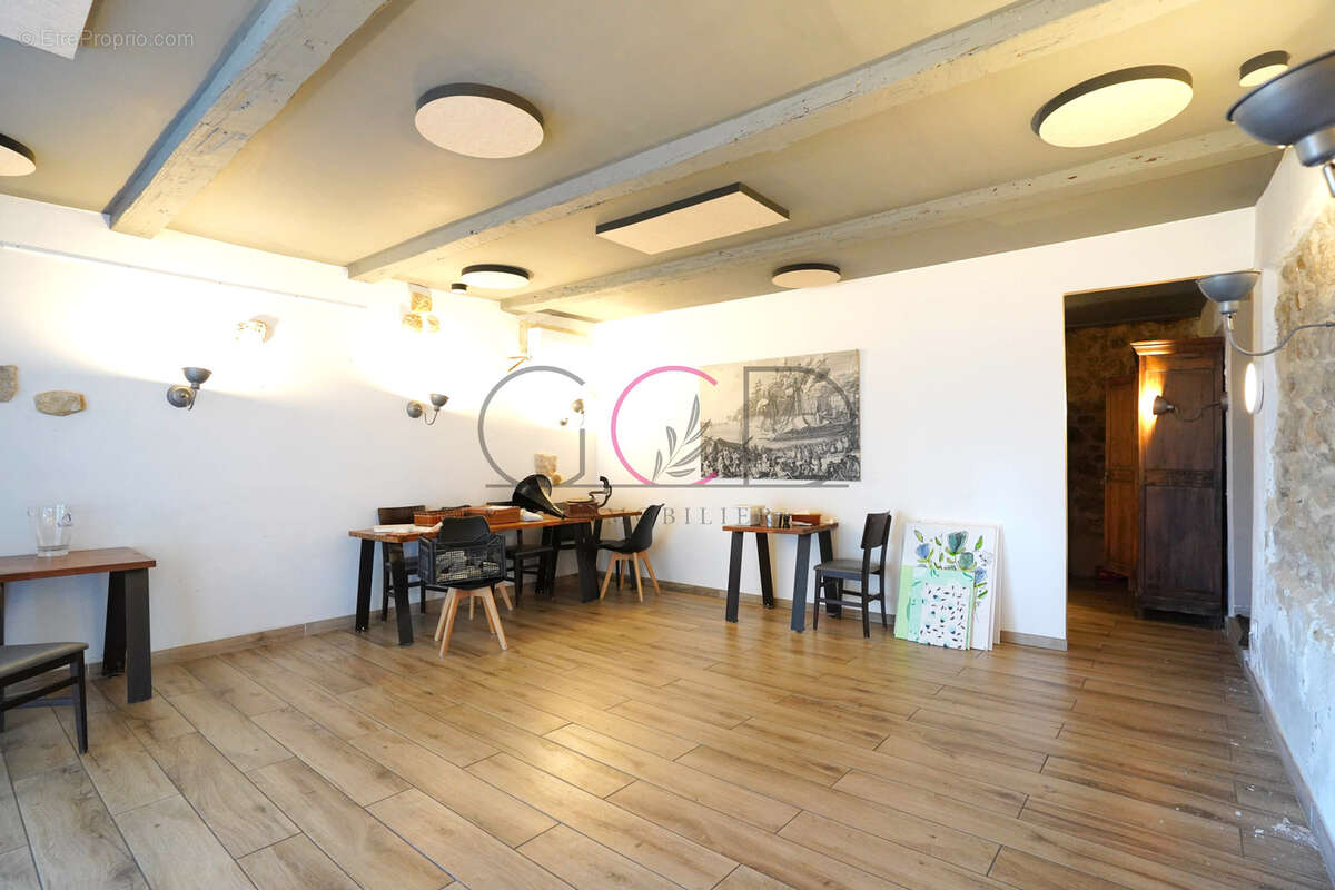 Restaurant clé en main avec terrasse panoramique et fort potentiel   Velaux - photo 2