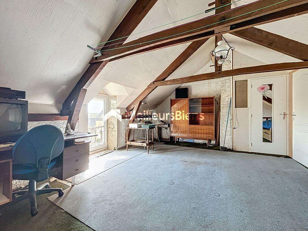 Maison à MONTREUIL-LE-GAST