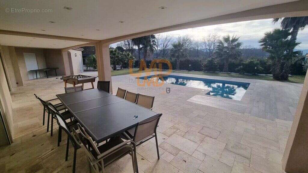 Maison à LE MUY