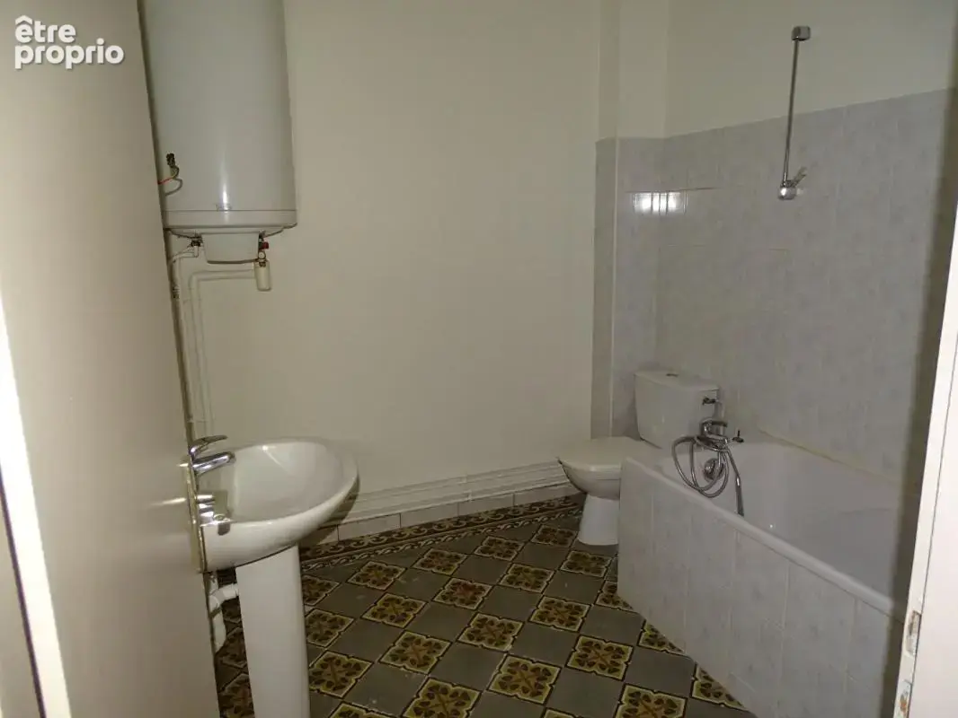 Immeuble comprenant 4 appartements + caves, jardin et parkings - photo 11