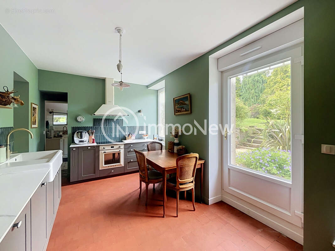 Un ancien manoir des années 1858 avec un terrain de plus de 6000m2 - photo 4