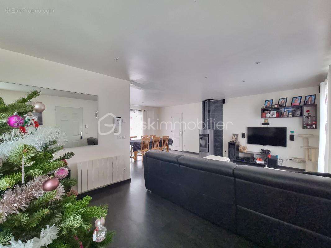 Maison à MONTIGNY-LENCOUP