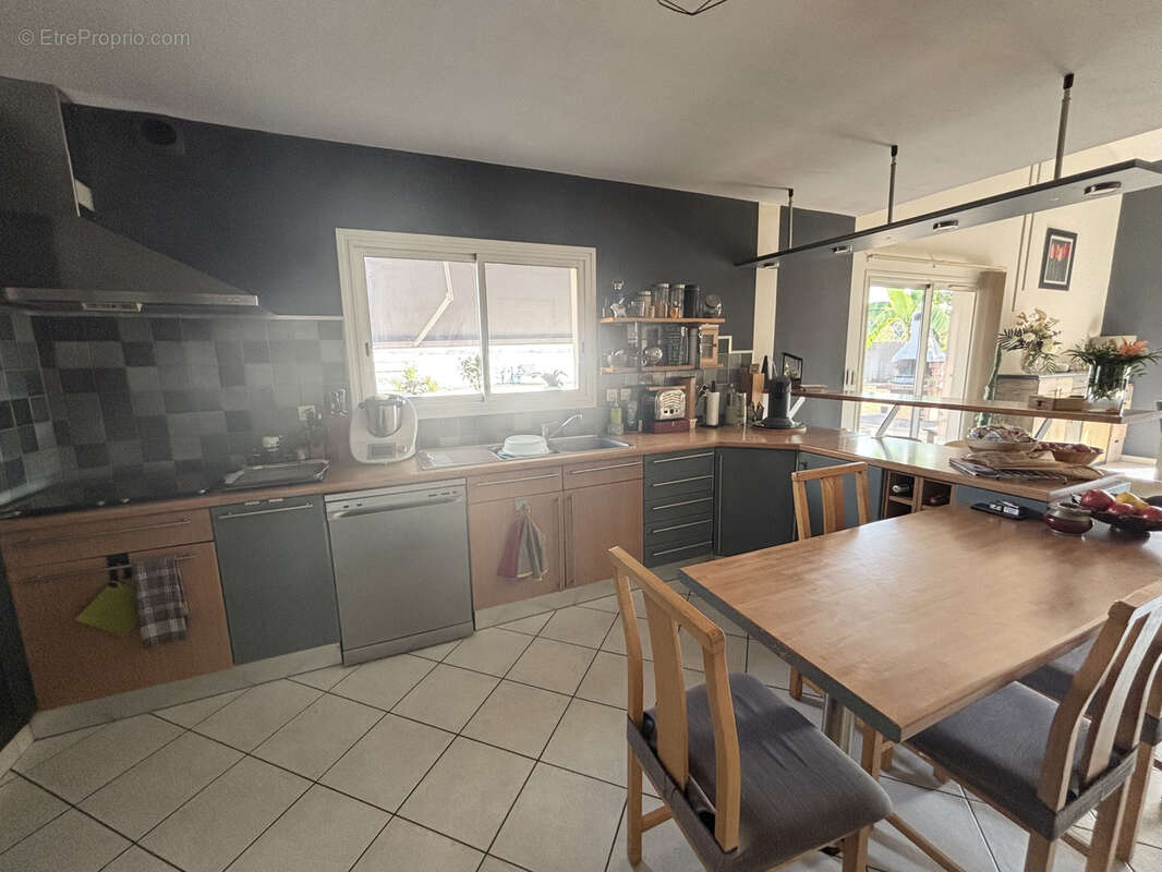 Idéalement située maison de 145m2 avec piscine - photo 8