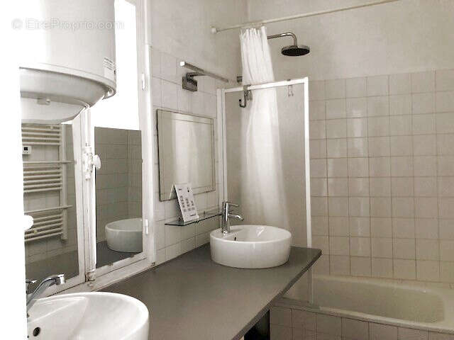 Appartement à MARSEILLE-5E