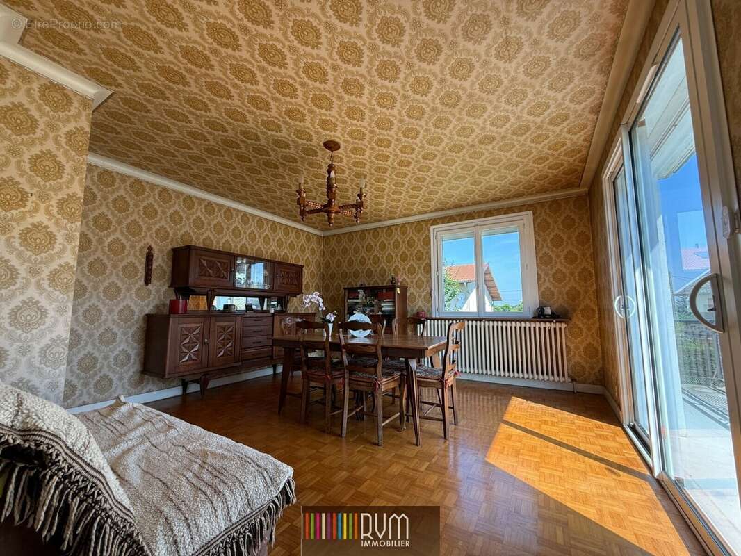 Maison à CEYZERIAT
