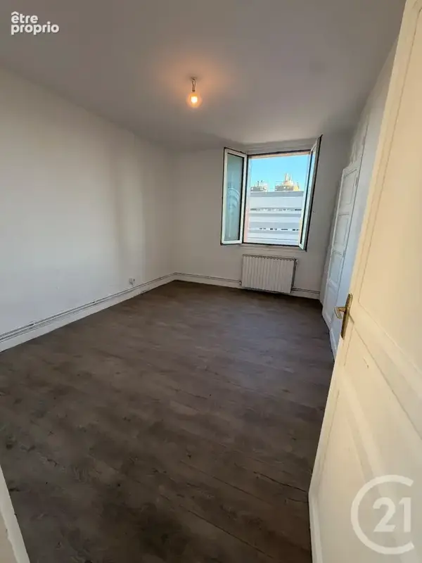 Appartement 3 pièces 63 m² à vendre à Toulon (83200) - photo 2