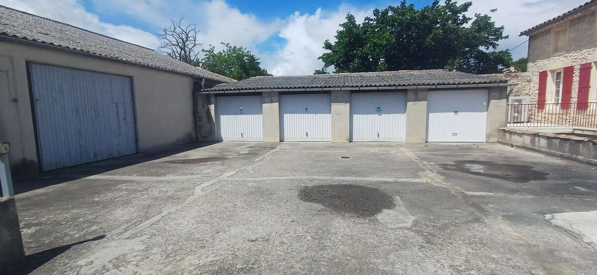 Parking à PIERRELATTE