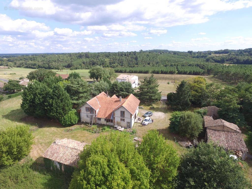 Maison à MONTGUYON