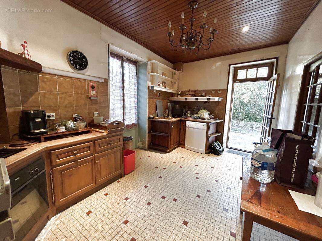 Maison à COURCOME