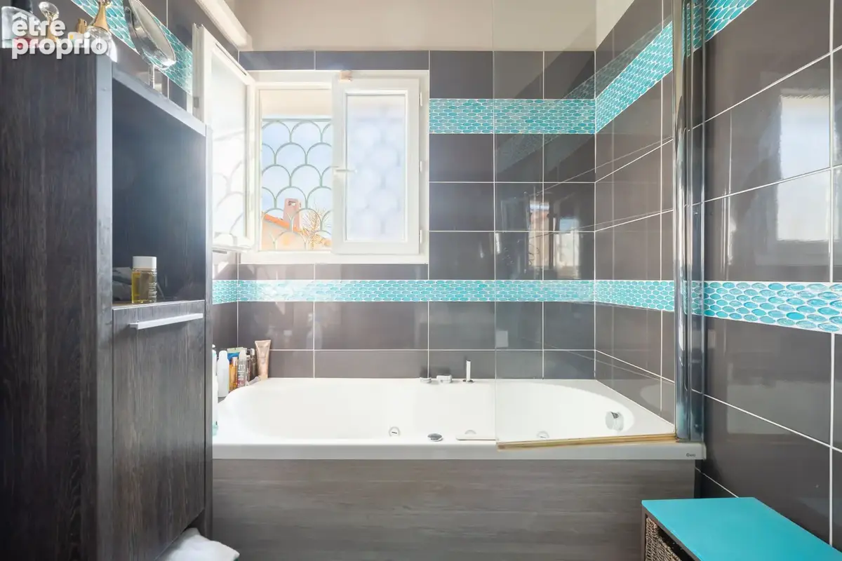 Une propriété pleine de charme comprenant deux appartements indépendants avec deux entrées séparées sur un ter - photo 8