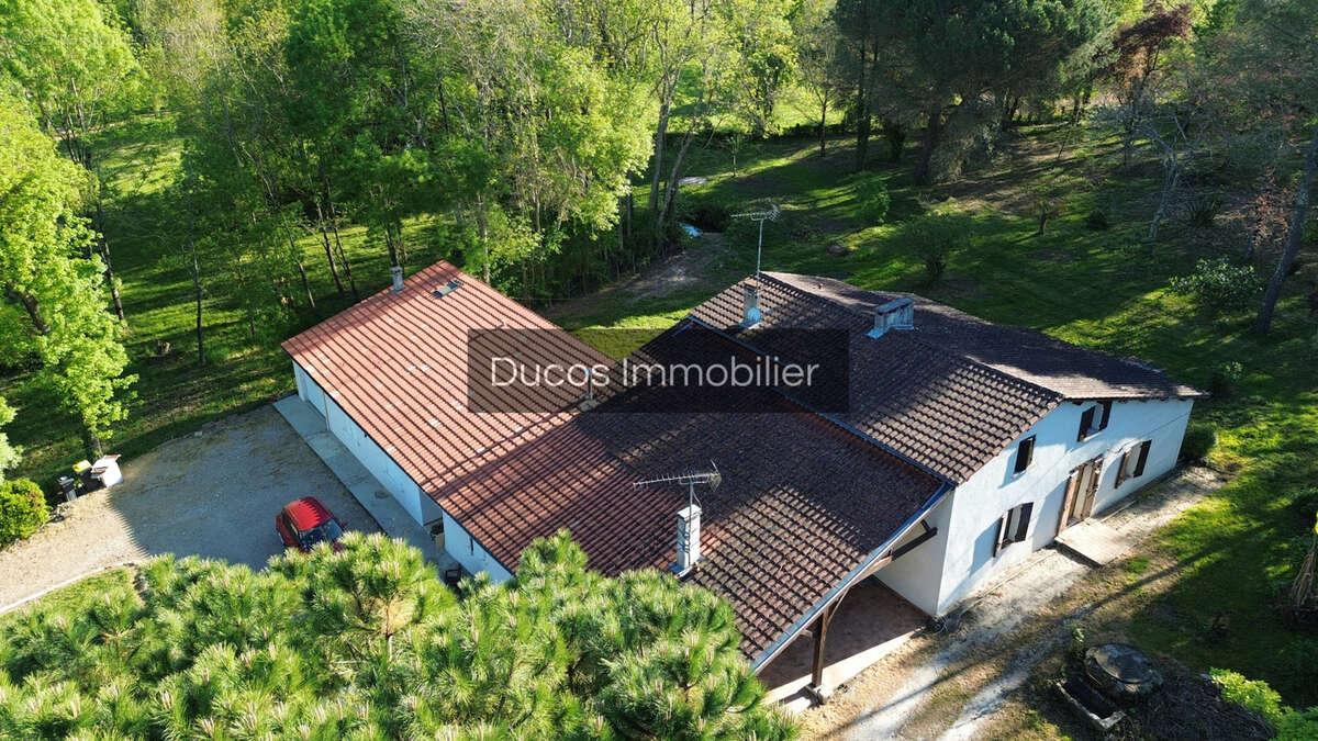 Maison à VIRAZEIL