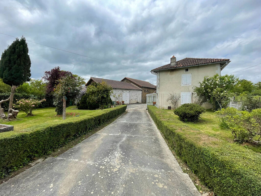 Maison à ORADOUR-SUR-VAYRES