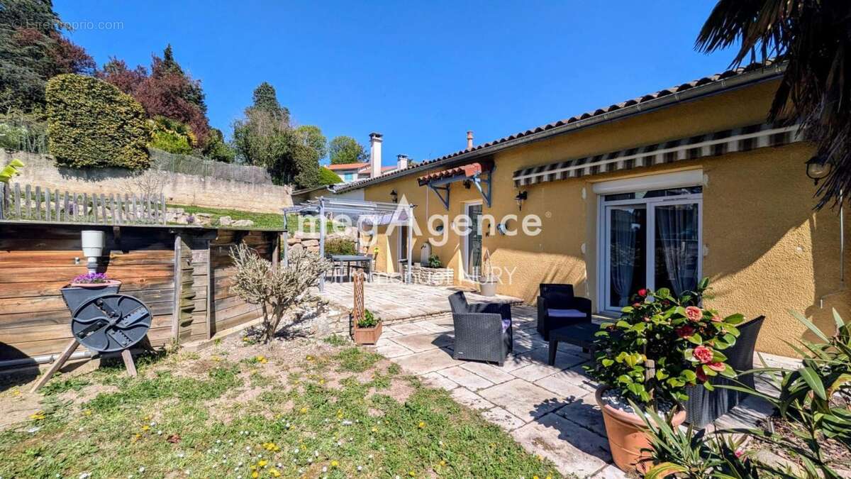 Maison à CHARBONNIERES-LES-BAINS